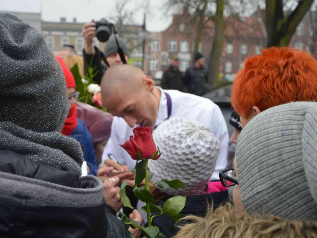 Wzruszające powitanie Jakuba Krzewiny. Kruszwiczanie powitali mistrza! [FOTO+ VIDEO]