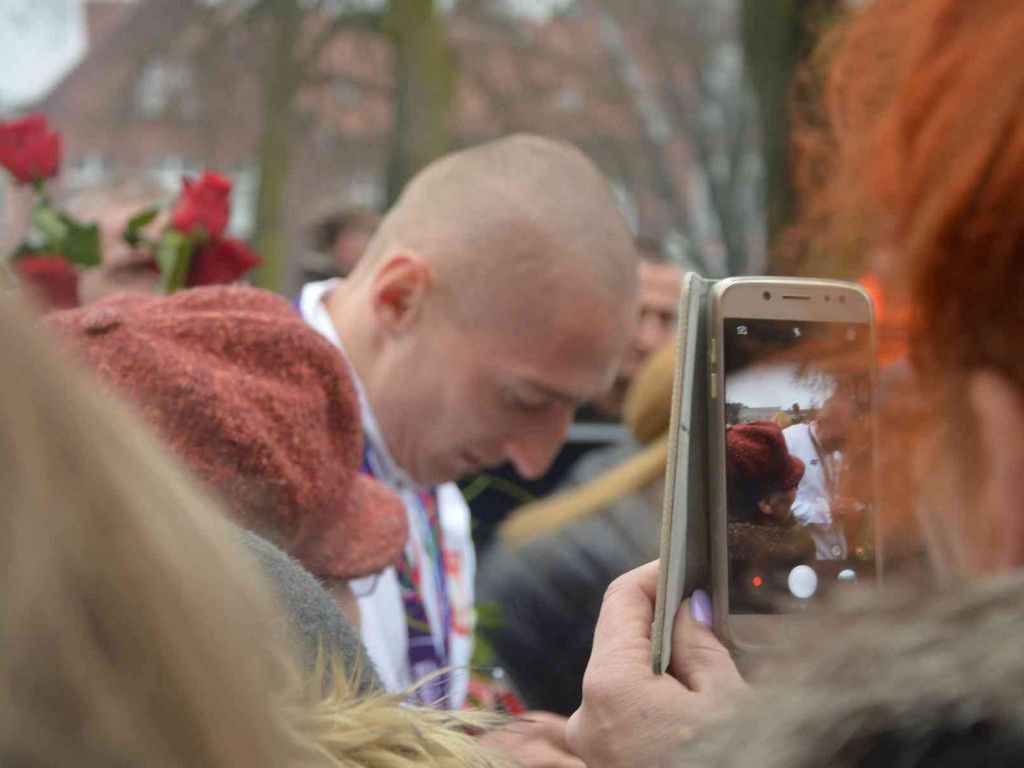 Wzruszające powitanie Jakuba Krzewiny. Kruszwiczanie powitali mistrza! [FOTO+ VIDEO]