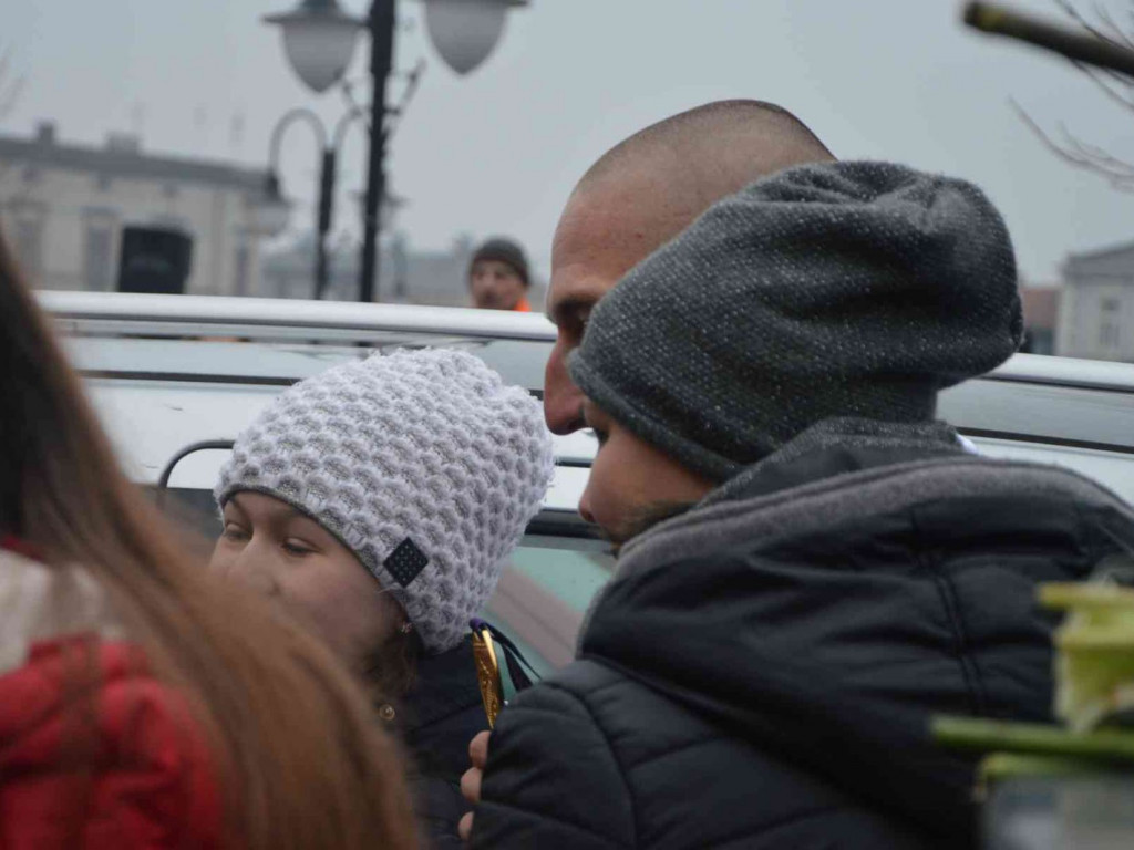 Wzruszające powitanie Jakuba Krzewiny. Kruszwiczanie powitali mistrza! [FOTO+ VIDEO]
