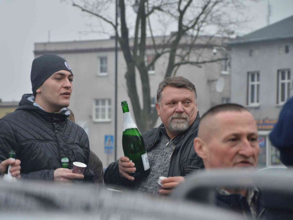 Wzruszające powitanie Jakuba Krzewiny. Kruszwiczanie powitali mistrza! [FOTO+ VIDEO]