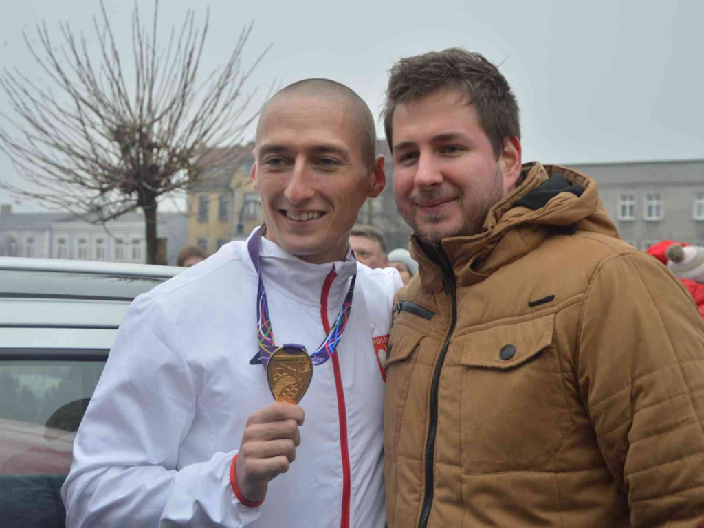 Wzruszające powitanie Jakuba Krzewiny. Kruszwiczanie powitali mistrza! [FOTO+ VIDEO]