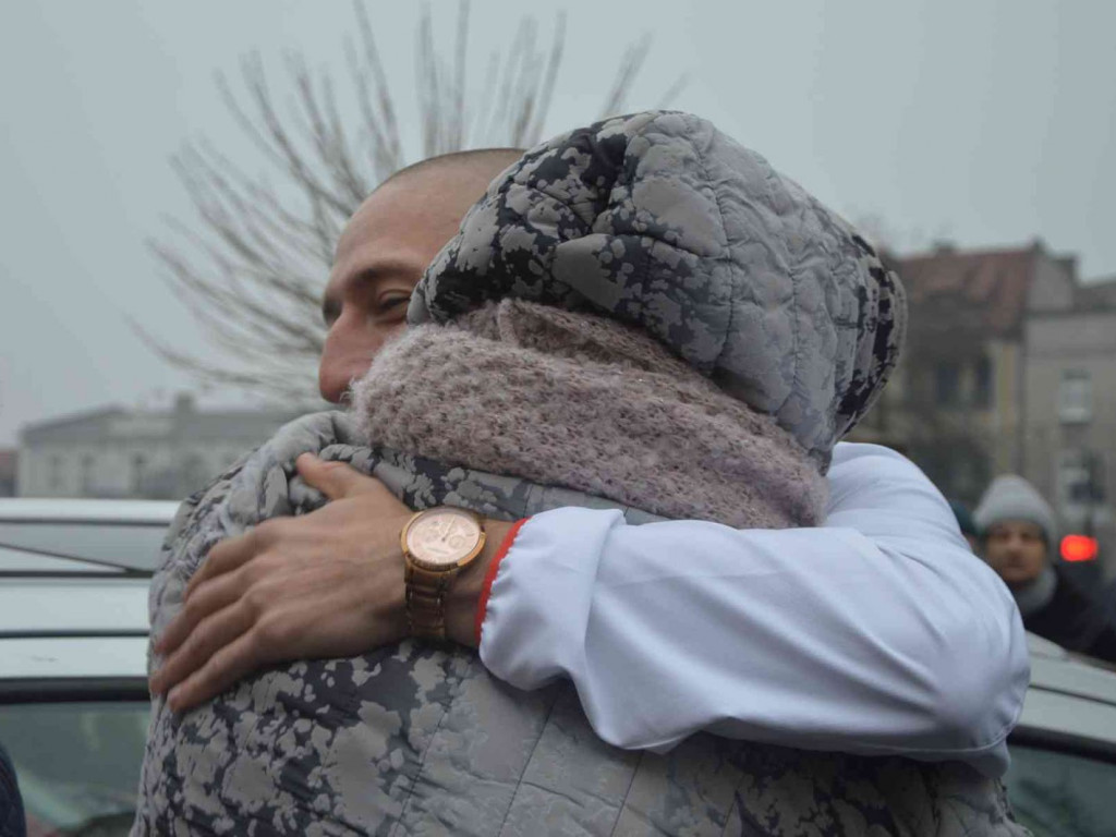Wzruszające powitanie Jakuba Krzewiny. Kruszwiczanie powitali mistrza! [FOTO+ VIDEO]