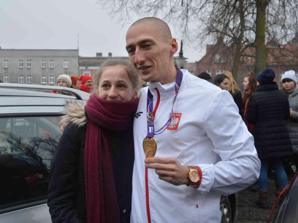 Wzruszające powitanie Jakuba Krzewiny. Kruszwiczanie powitali mistrza! [FOTO+ VIDEO]