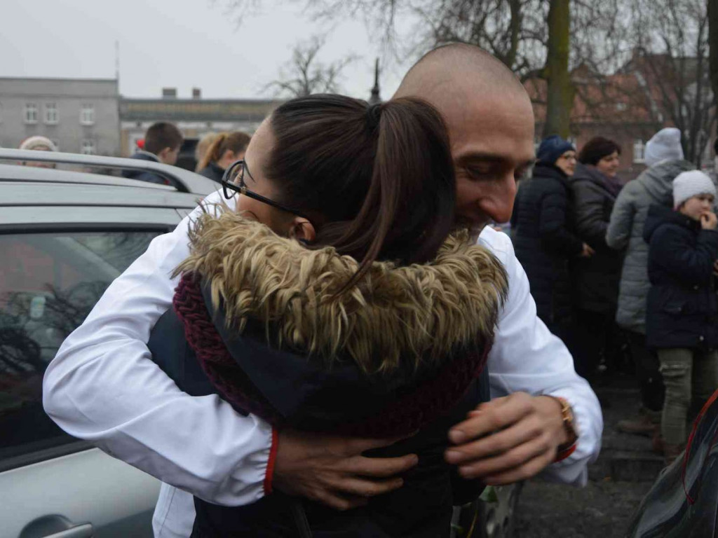 Wzruszające powitanie Jakuba Krzewiny. Kruszwiczanie powitali mistrza! [FOTO+ VIDEO]