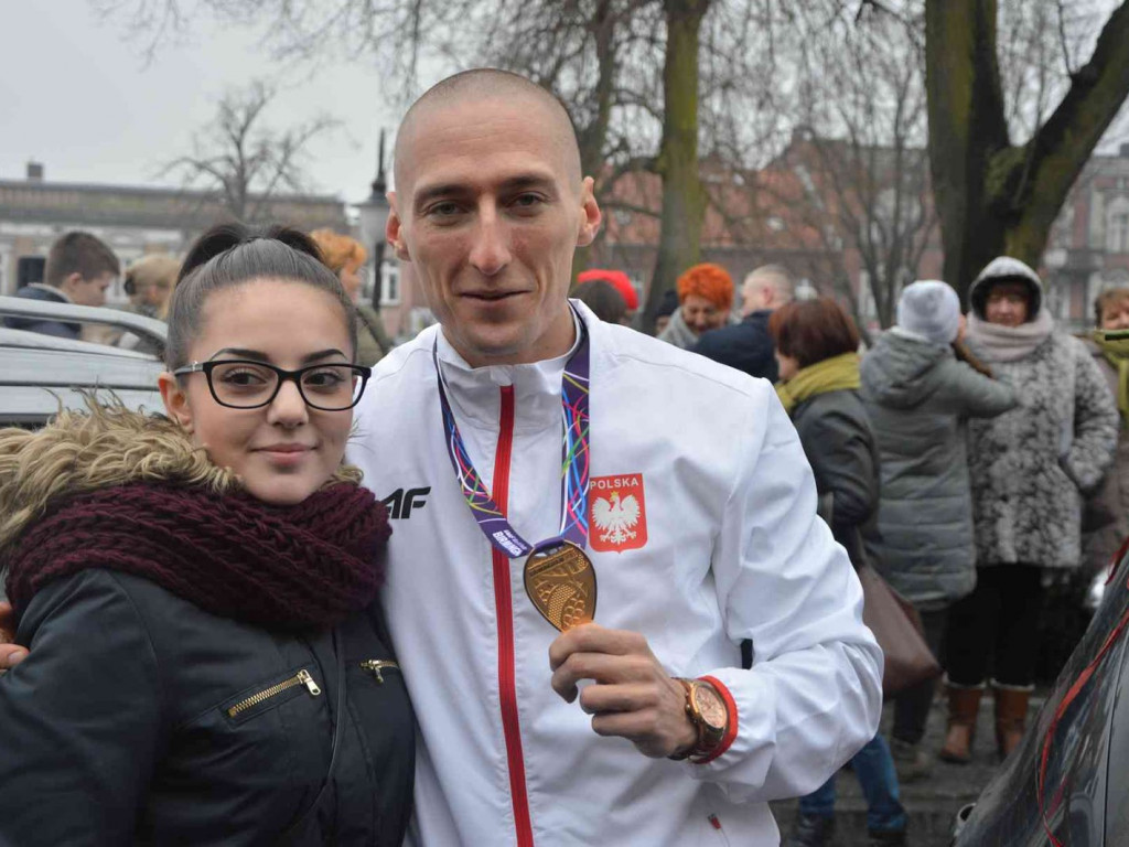 Wzruszające powitanie Jakuba Krzewiny. Kruszwiczanie powitali mistrza! [FOTO+ VIDEO]