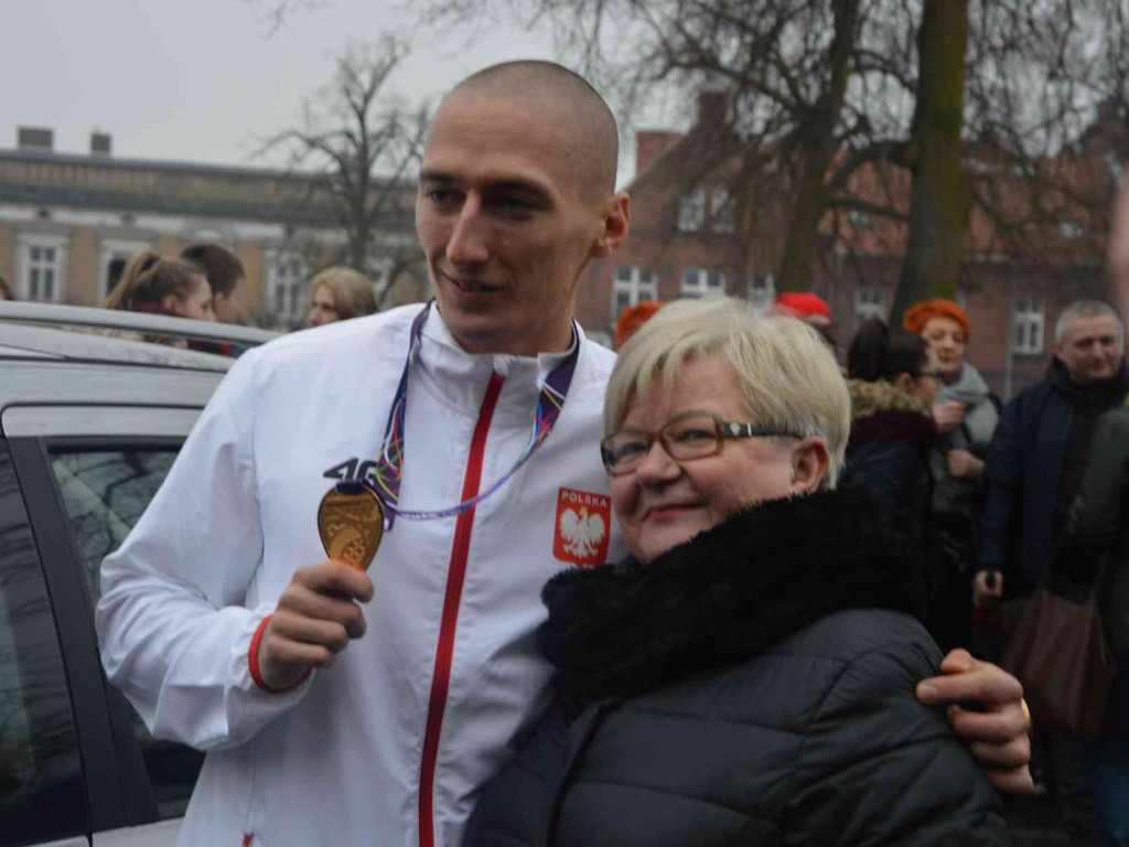 Wzruszające powitanie Jakuba Krzewiny. Kruszwiczanie powitali mistrza! [FOTO+ VIDEO]