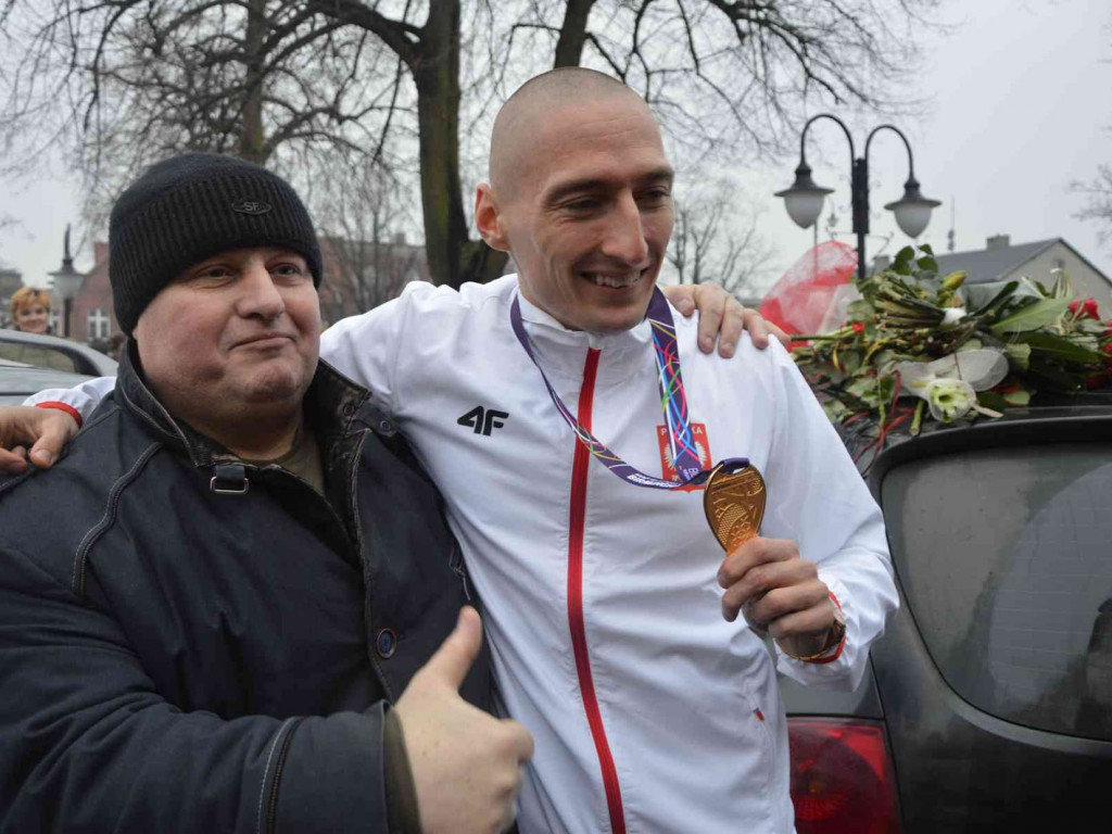 Wzruszające powitanie Jakuba Krzewiny. Kruszwiczanie powitali mistrza! [FOTO+ VIDEO]