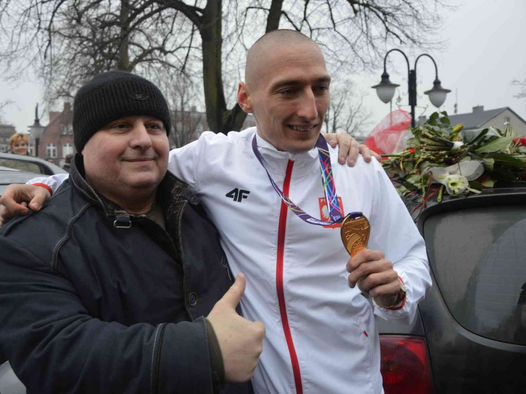 Wzruszające powitanie Jakuba Krzewiny. Kruszwiczanie powitali mistrza! [FOTO+ VIDEO]