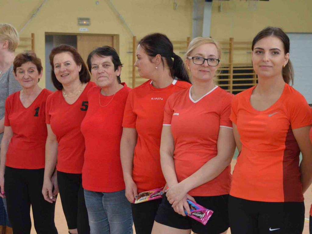 Zmagania pod siatką. Panie miały swoje święto. Spędziły je na sportowo