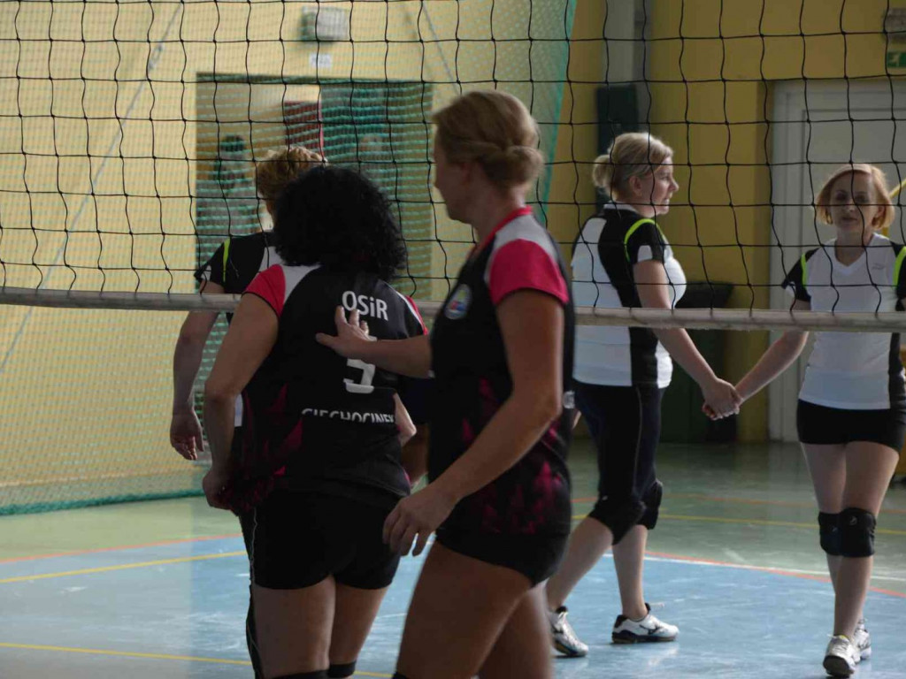 Zmagania pod siatką. Panie miały swoje święto. Spędziły je na sportowo