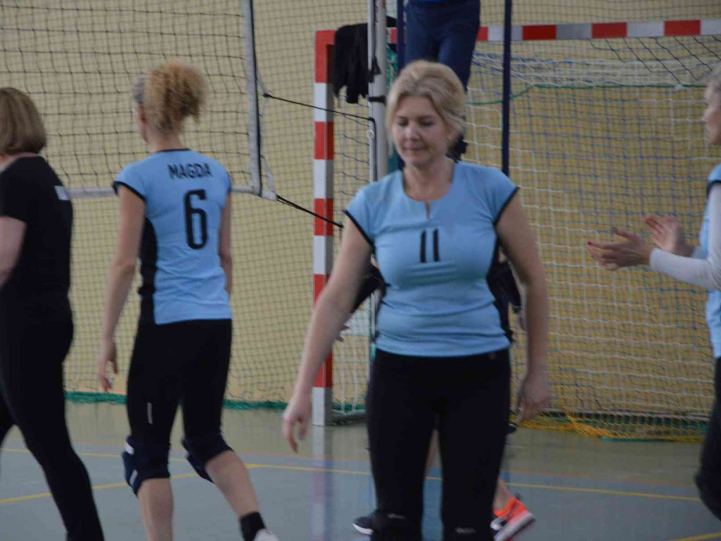 Zmagania pod siatką. Panie miały swoje święto. Spędziły je na sportowo