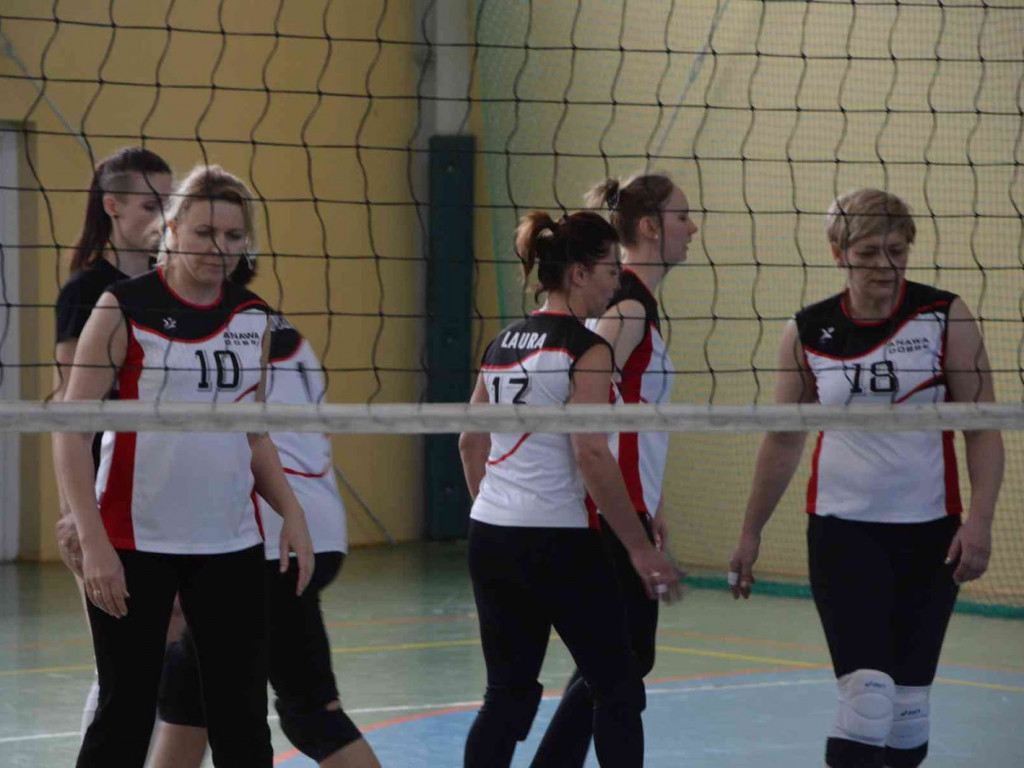 Zmagania pod siatką. Panie miały swoje święto. Spędziły je na sportowo