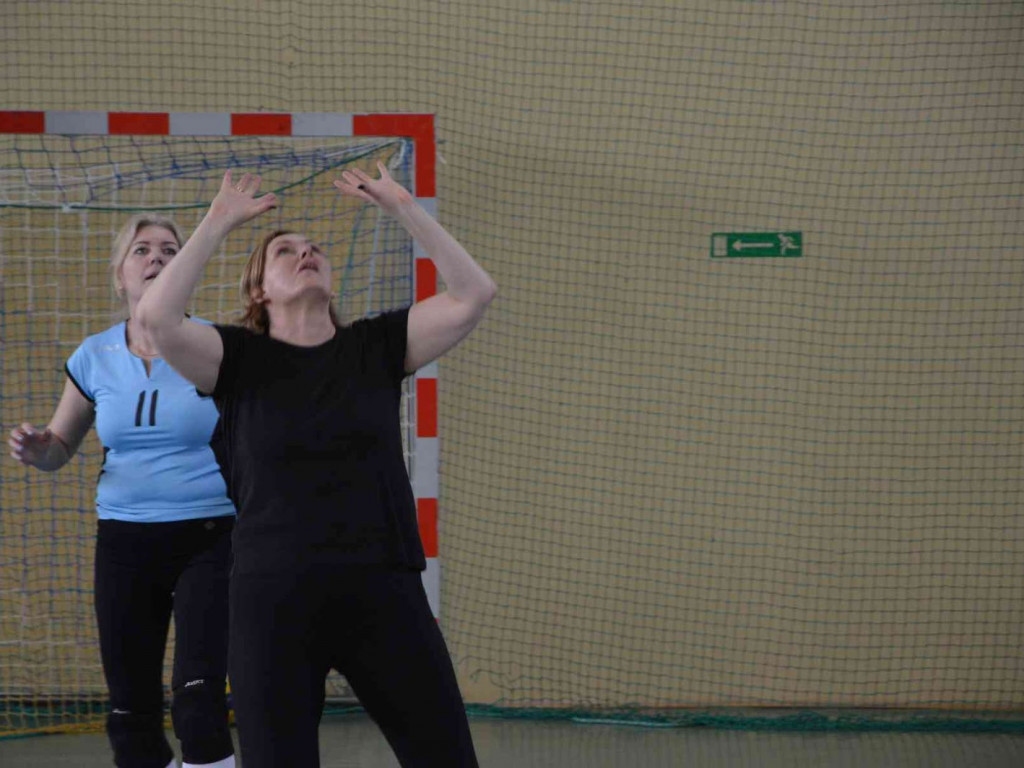 Zmagania pod siatką. Panie miały swoje święto. Spędziły je na sportowo