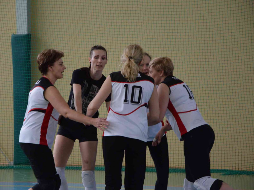 Zmagania pod siatką. Panie miały swoje święto. Spędziły je na sportowo