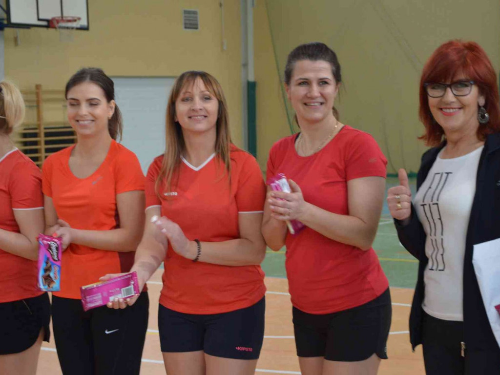 Zmagania pod siatką. Panie miały swoje święto. Spędziły je na sportowo