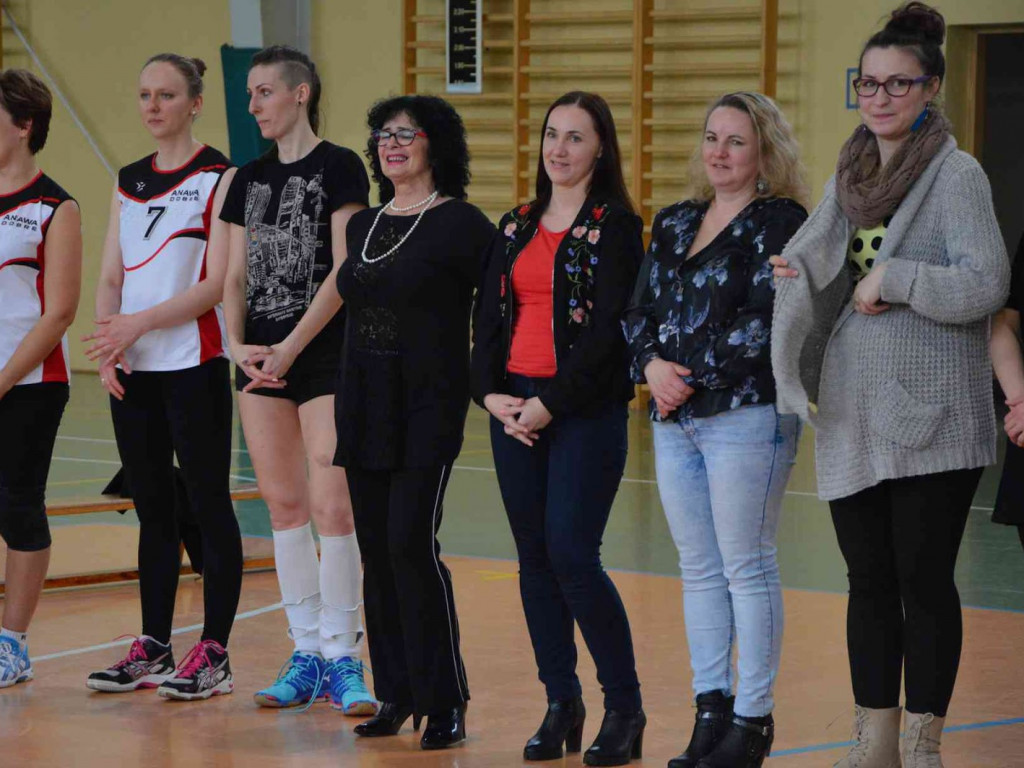 Zmagania pod siatką. Panie miały swoje święto. Spędziły je na sportowo
