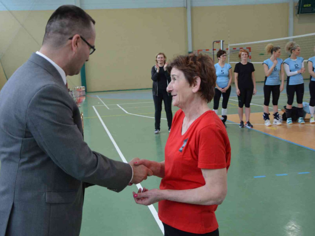 Zmagania pod siatką. Panie miały swoje święto. Spędziły je na sportowo