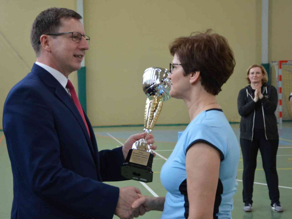 Zmagania pod siatką. Panie miały swoje święto. Spędziły je na sportowo