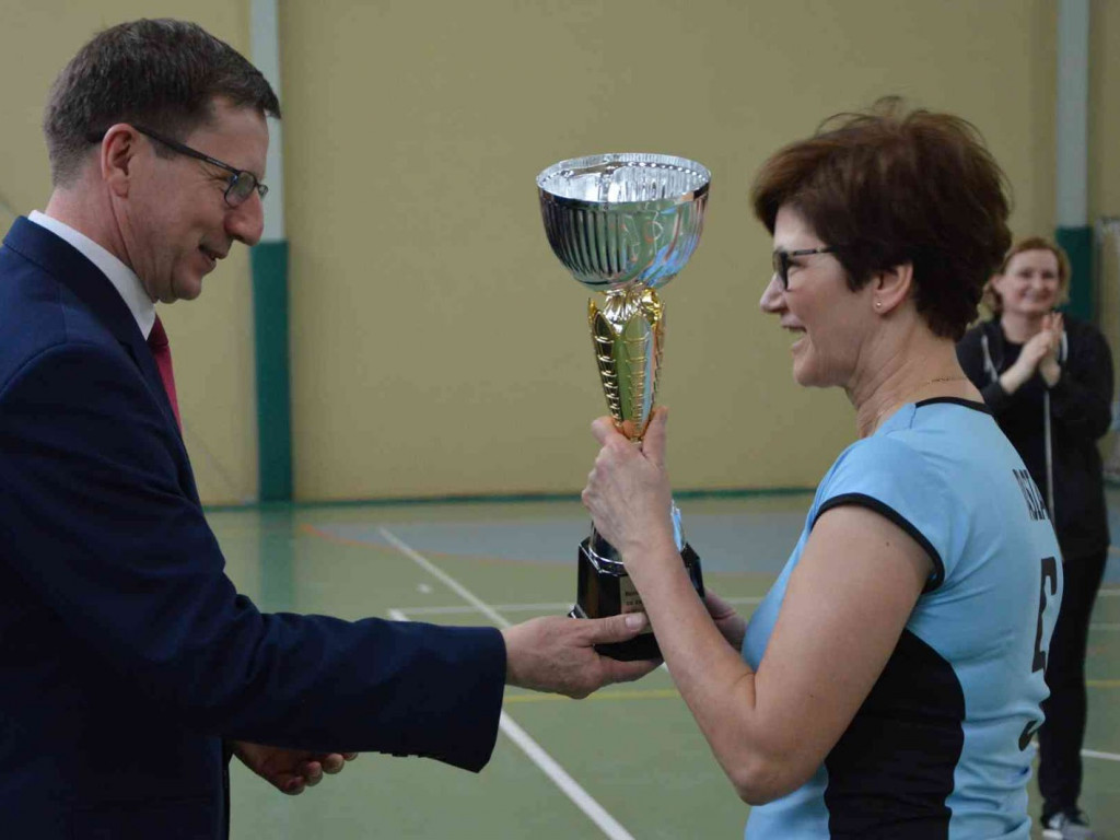 Zmagania pod siatką. Panie miały swoje święto. Spędziły je na sportowo