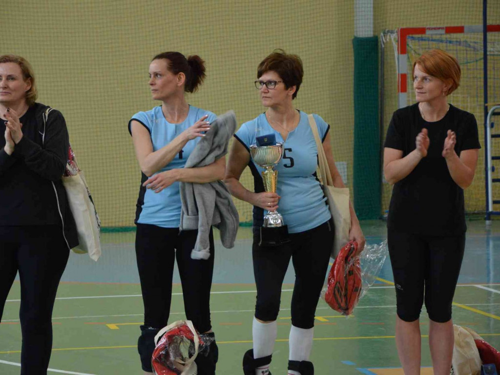 Zmagania pod siatką. Panie miały swoje święto. Spędziły je na sportowo