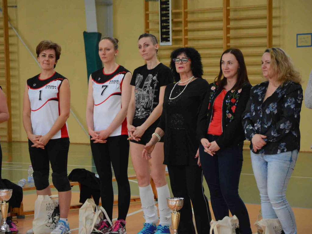 Zmagania pod siatką. Panie miały swoje święto. Spędziły je na sportowo