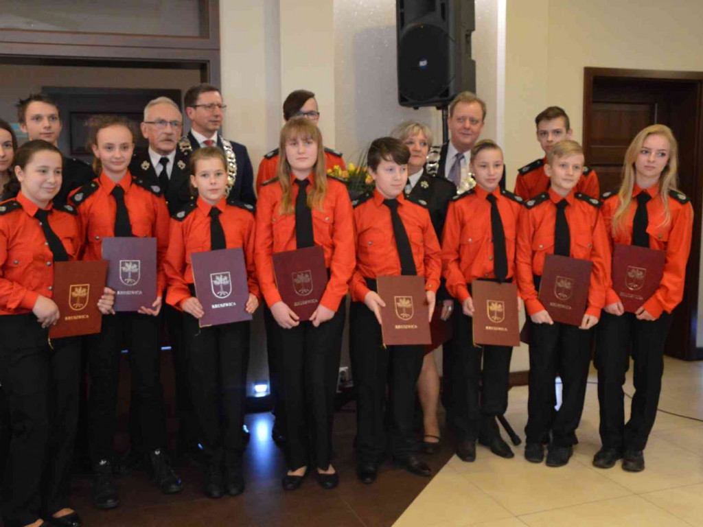 Sportowcy i ich opiekunowie nagrodzeni. Za nami uroczysta sesja Rady Miejskiej  [FOTO]-Mojakruszwica.pl