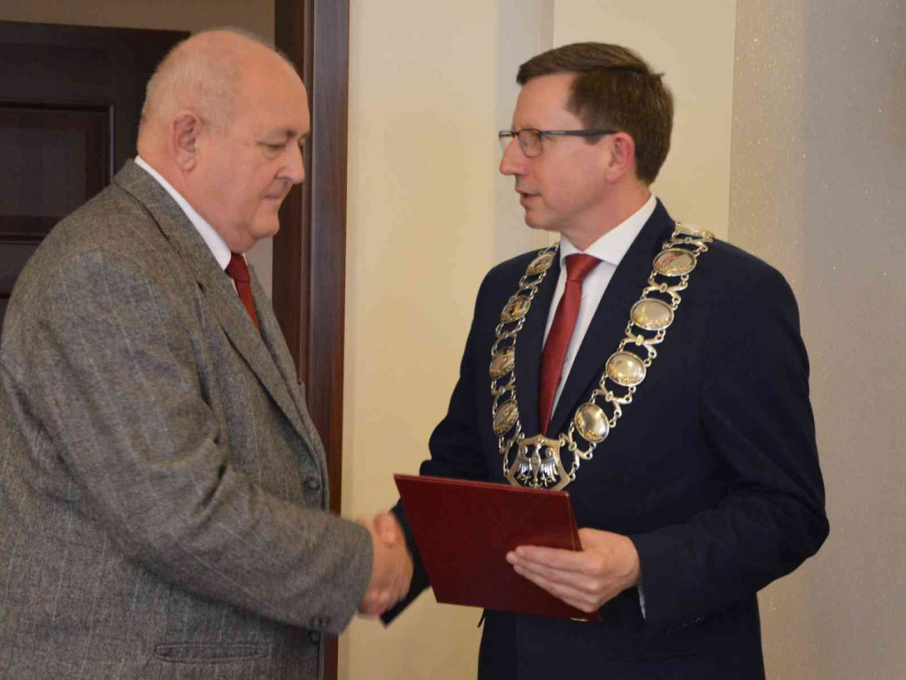 Sportowcy i ich opiekunowie nagrodzeni. Za nami uroczysta sesja Rady Miejskiej  [FOTO]-Mojakruszwica.pl