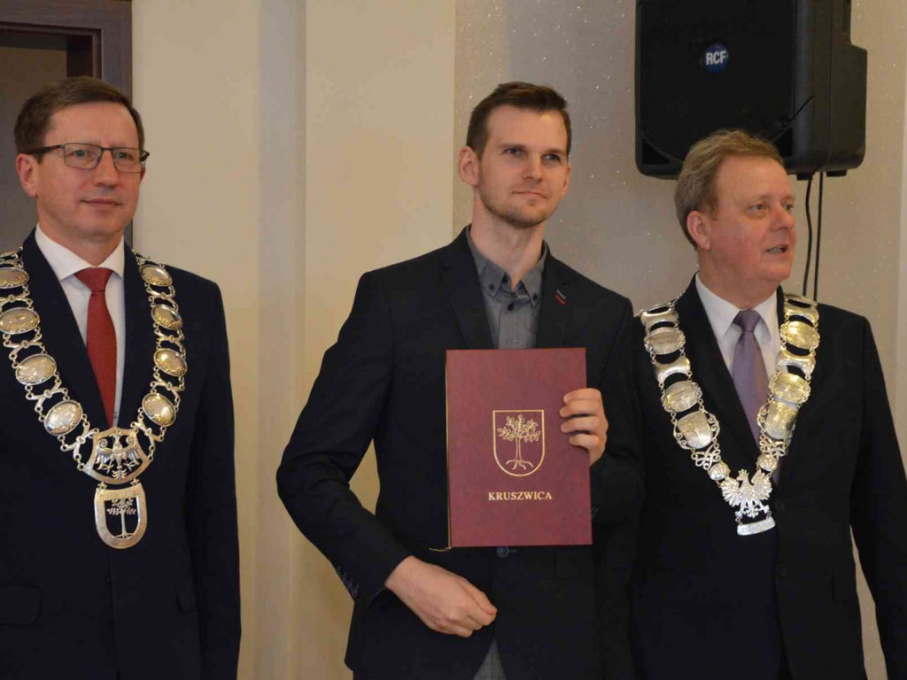 Sportowcy i ich opiekunowie nagrodzeni. Za nami uroczysta sesja Rady Miejskiej  [FOTO]-Mojakruszwica.pl
