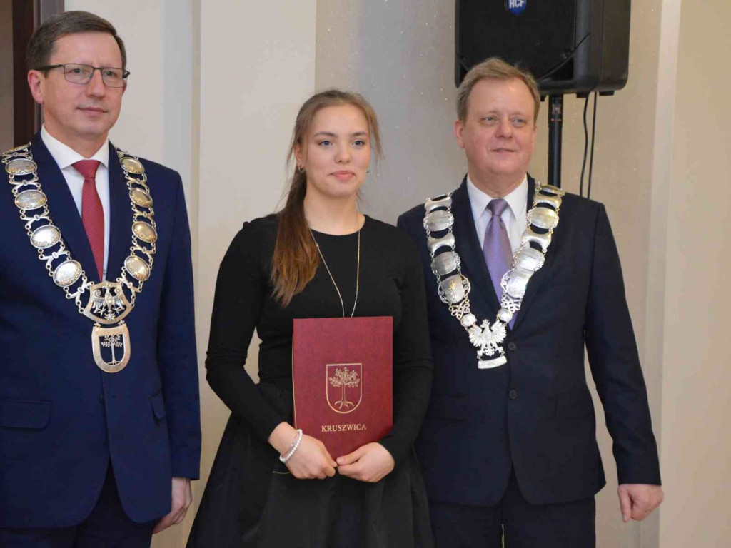Sportowcy i ich opiekunowie nagrodzeni. Za nami uroczysta sesja Rady Miejskiej  [FOTO]-Mojakruszwica.pl