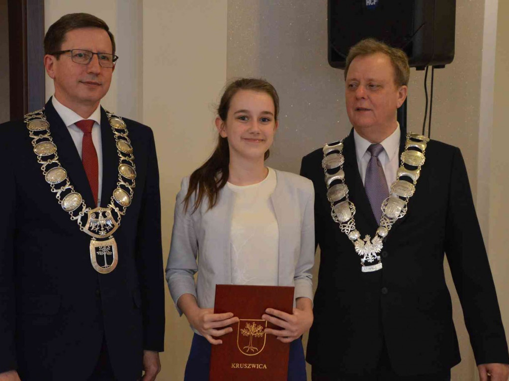 Sportowcy i ich opiekunowie nagrodzeni. Za nami uroczysta sesja Rady Miejskiej  [FOTO]-Mojakruszwica.pl