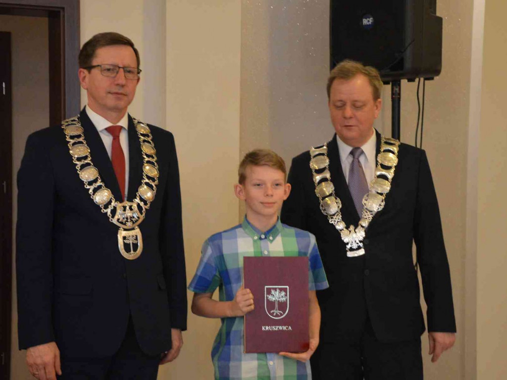 Sportowcy i ich opiekunowie nagrodzeni. Za nami uroczysta sesja Rady Miejskiej  [FOTO]-Mojakruszwica.pl