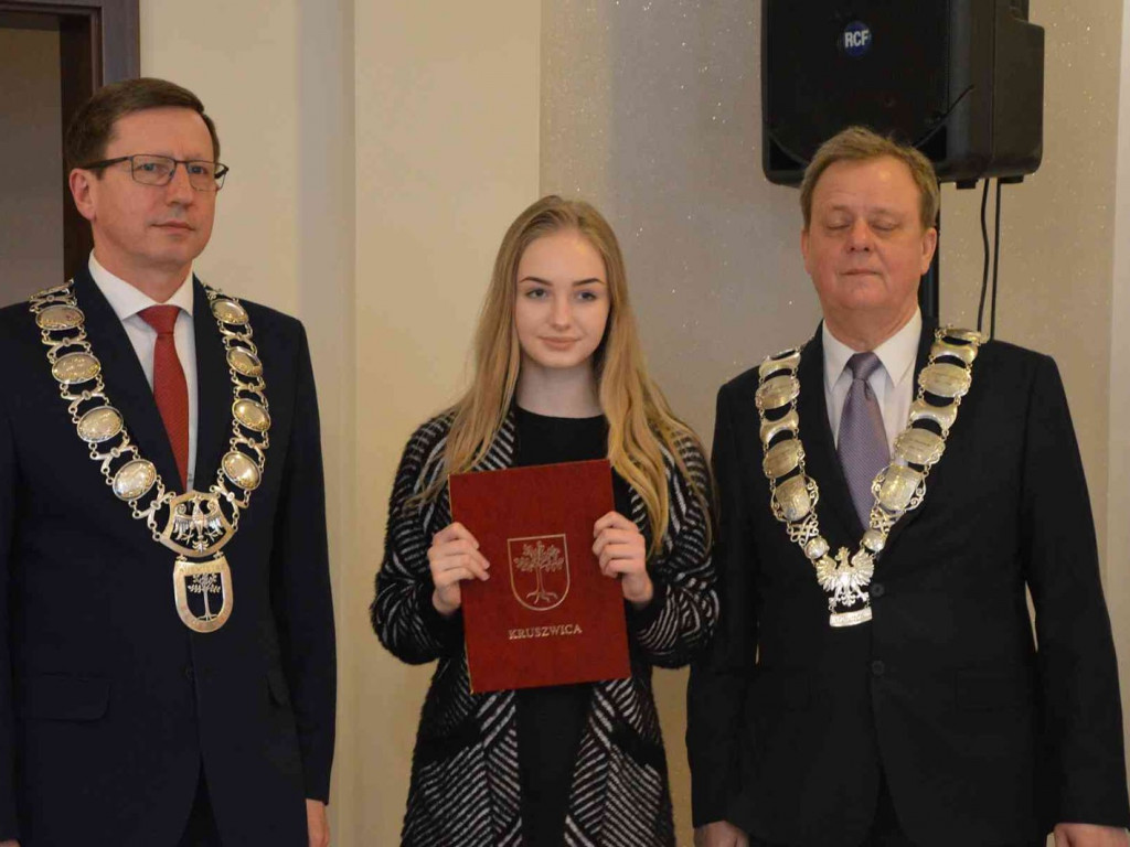 Sportowcy i ich opiekunowie nagrodzeni. Za nami uroczysta sesja Rady Miejskiej  [FOTO]-Mojakruszwica.pl