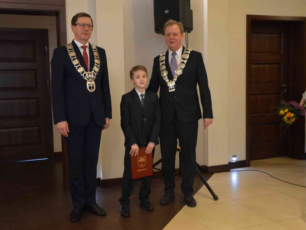 Sportowcy i ich opiekunowie nagrodzeni. Za nami uroczysta sesja Rady Miejskiej  [FOTO]-Mojakruszwica.pl