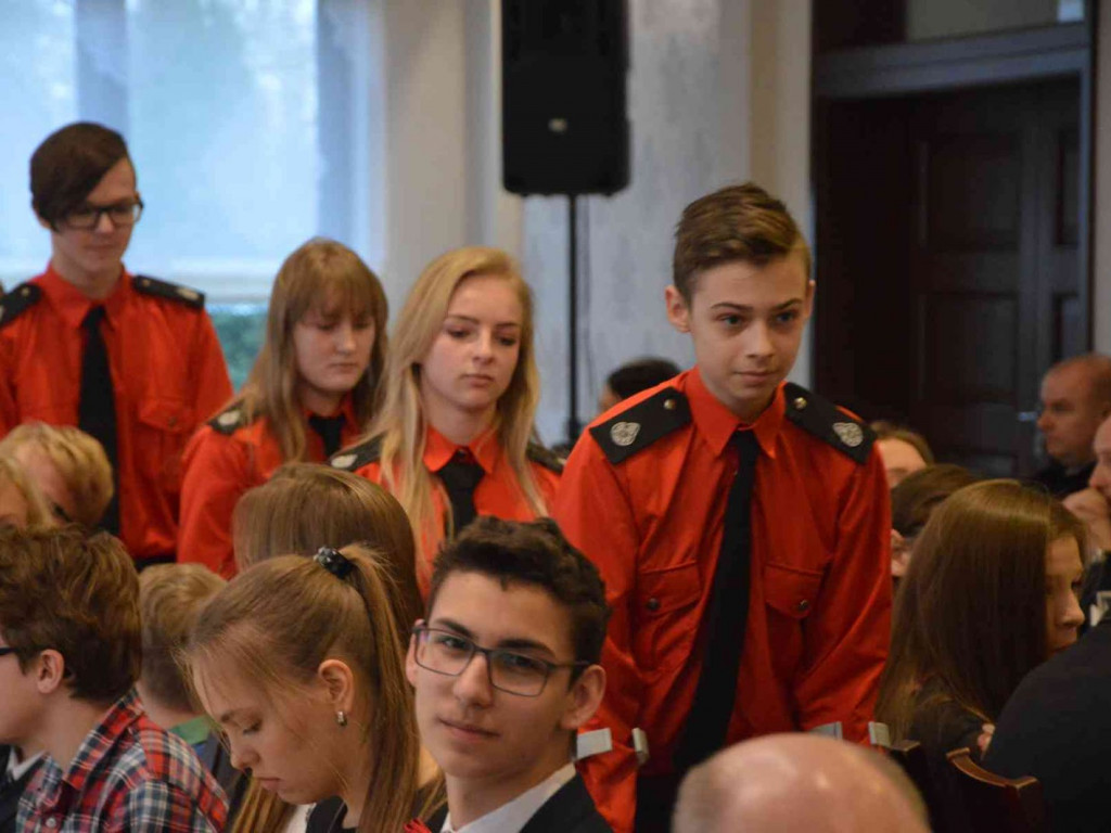 Sportowcy i ich opiekunowie nagrodzeni. Za nami uroczysta sesja Rady Miejskiej  [FOTO]-Mojakruszwica.pl