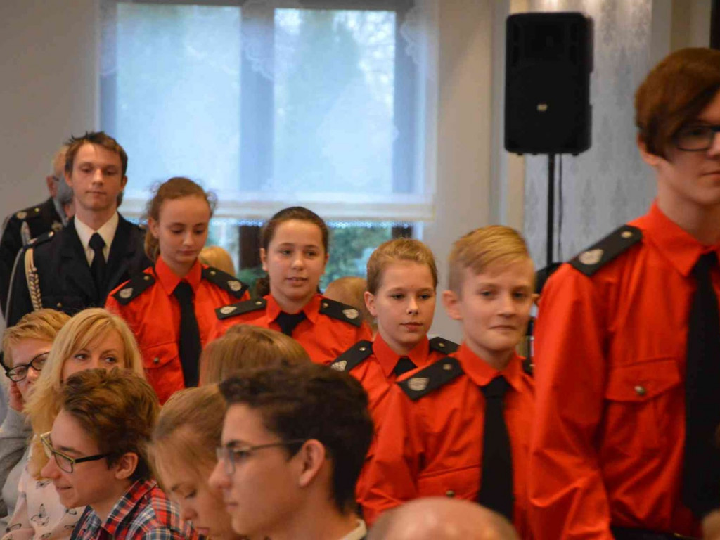 Sportowcy i ich opiekunowie nagrodzeni. Za nami uroczysta sesja Rady Miejskiej  [FOTO]-Mojakruszwica.pl