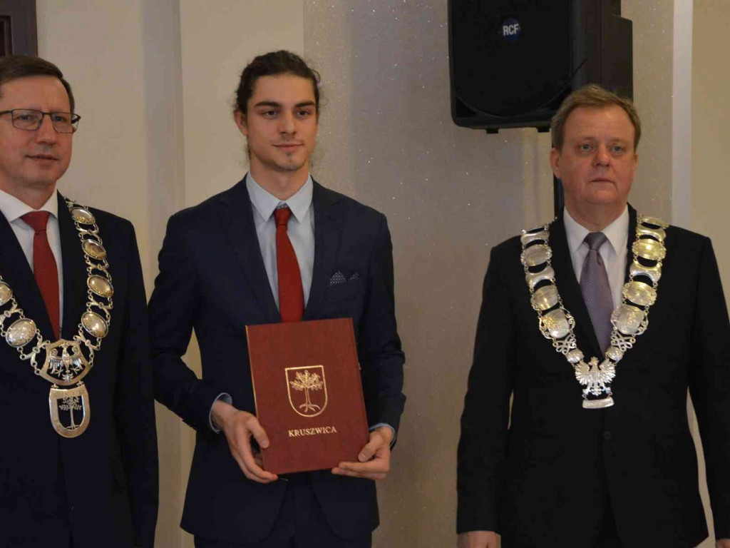 Sportowcy i ich opiekunowie nagrodzeni. Za nami uroczysta sesja Rady Miejskiej  [FOTO]-Mojakruszwica.pl