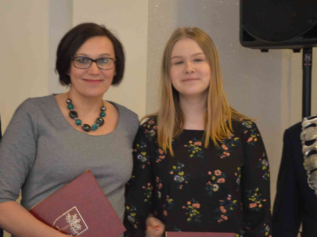 Sportowcy i ich opiekunowie nagrodzeni. Za nami uroczysta sesja Rady Miejskiej  [FOTO]-Mojakruszwica.pl