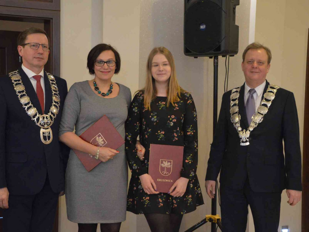 Sportowcy i ich opiekunowie nagrodzeni. Za nami uroczysta sesja Rady Miejskiej  [FOTO]-Mojakruszwica.pl