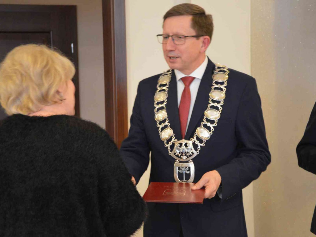 Sportowcy i ich opiekunowie nagrodzeni. Za nami uroczysta sesja Rady Miejskiej  [FOTO]-Mojakruszwica.pl