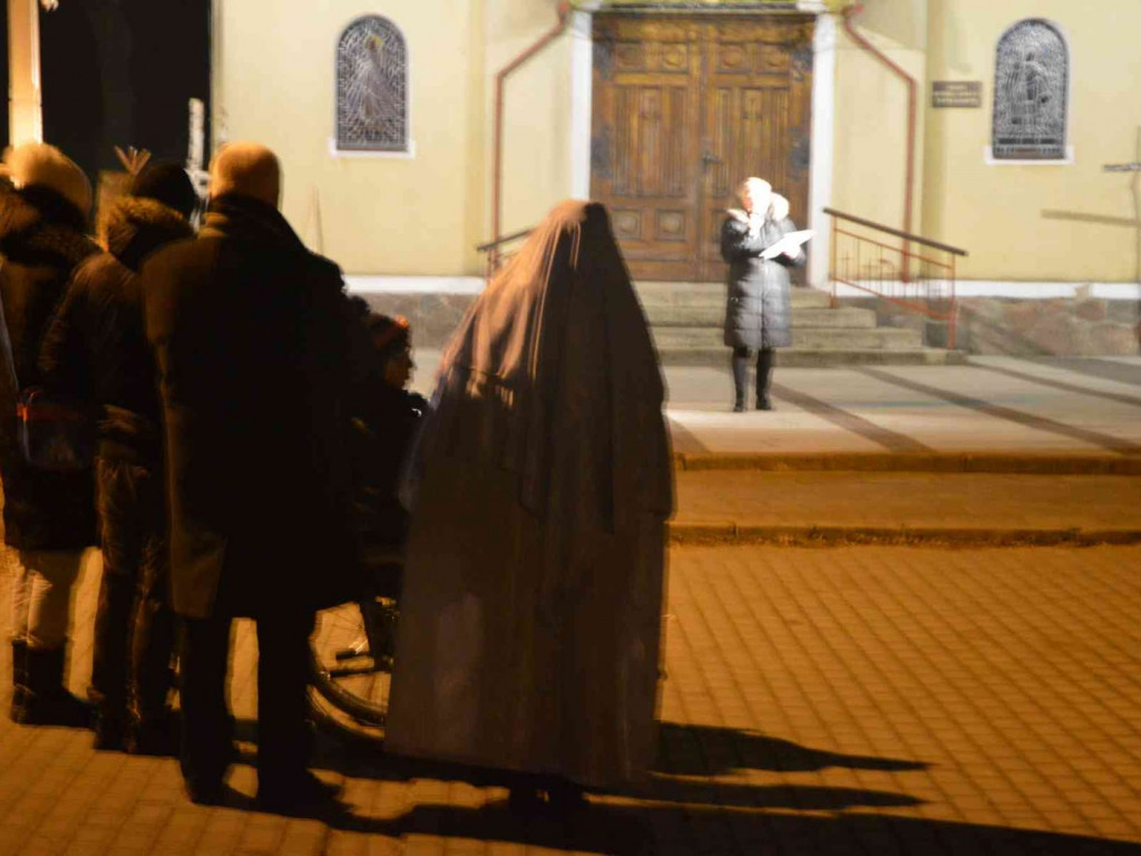 Droga Krzyżowa w Chełmcach z nawiązaniem do wydarzeń ogólnopolskich