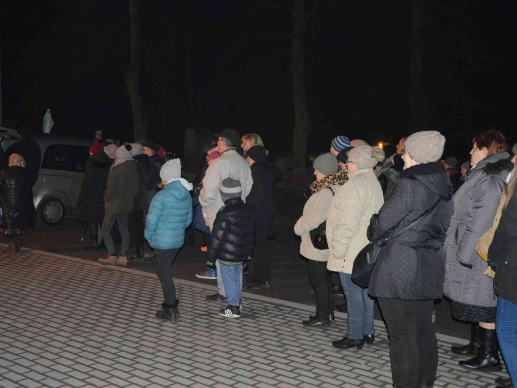 Droga Krzyżowa w Chełmcach z nawiązaniem do wydarzeń ogólnopolskich