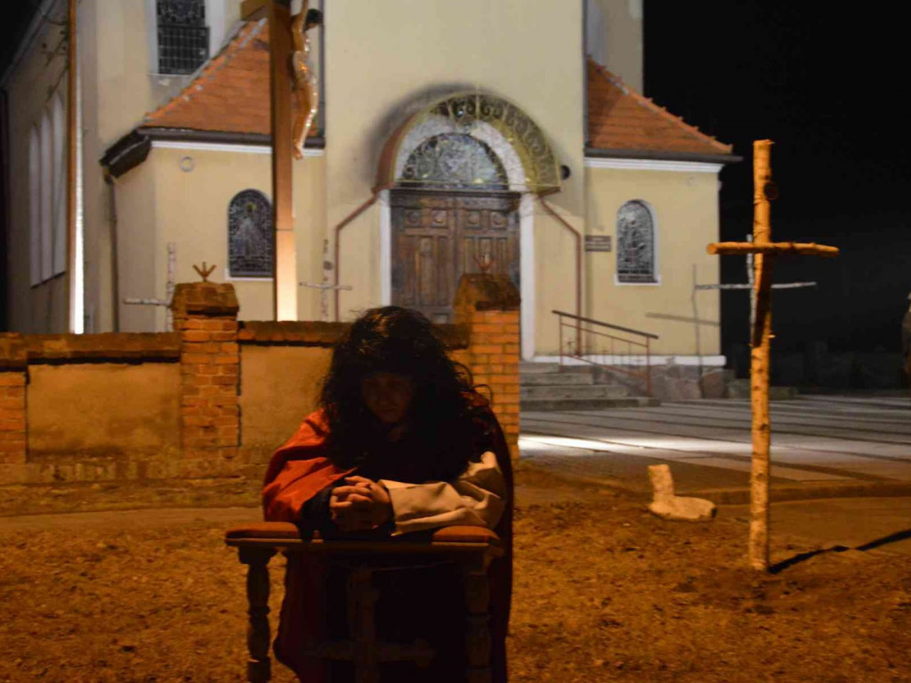 Droga Krzyżowa w Chełmcach z nawiązaniem do wydarzeń ogólnopolskich