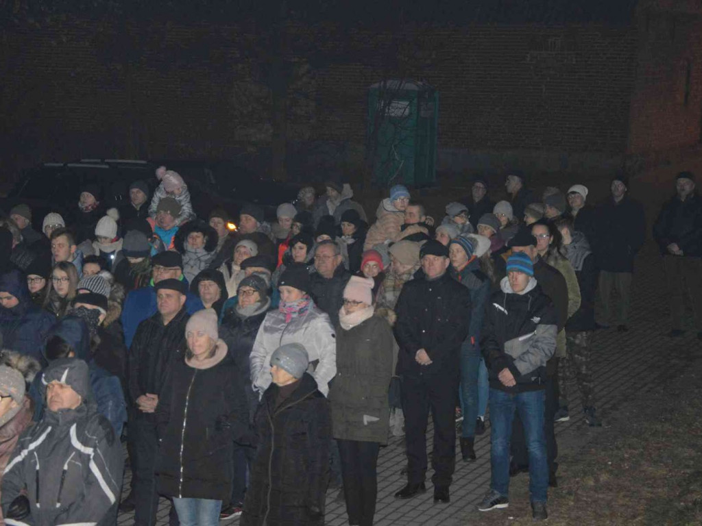 Droga Krzyżowa w Chełmcach z nawiązaniem do wydarzeń ogólnopolskich