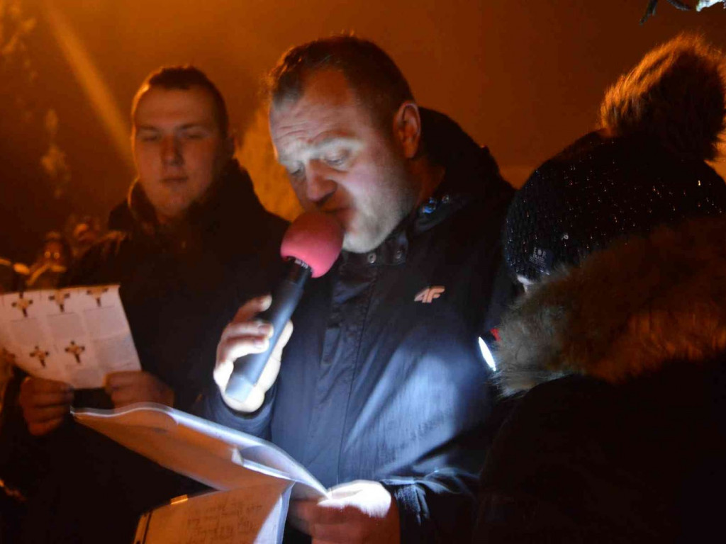 Droga Krzyżowa w Chełmcach z nawiązaniem do wydarzeń ogólnopolskich