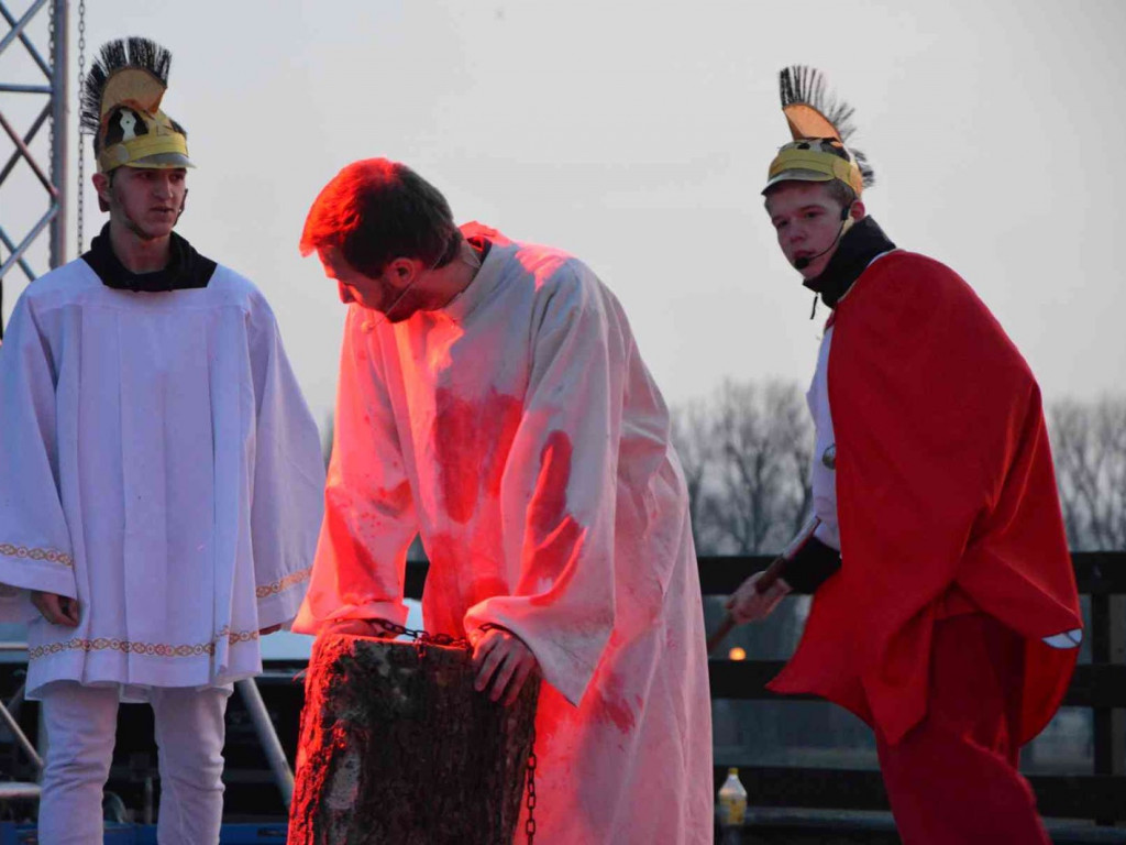 Kujawskie Misterium Męki Pańskiej: Biczowanie Jezusa Chrystusa i Droga Krzyżowa [FOTO] - MojaKruszwica.pl