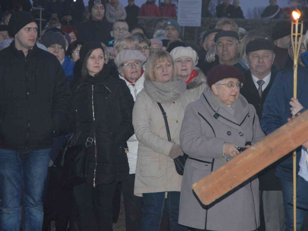 Kujawskie Misterium Męki Pańskiej: Biczowanie Jezusa Chrystusa i Droga Krzyżowa [FOTO] - MojaKruszwica.pl