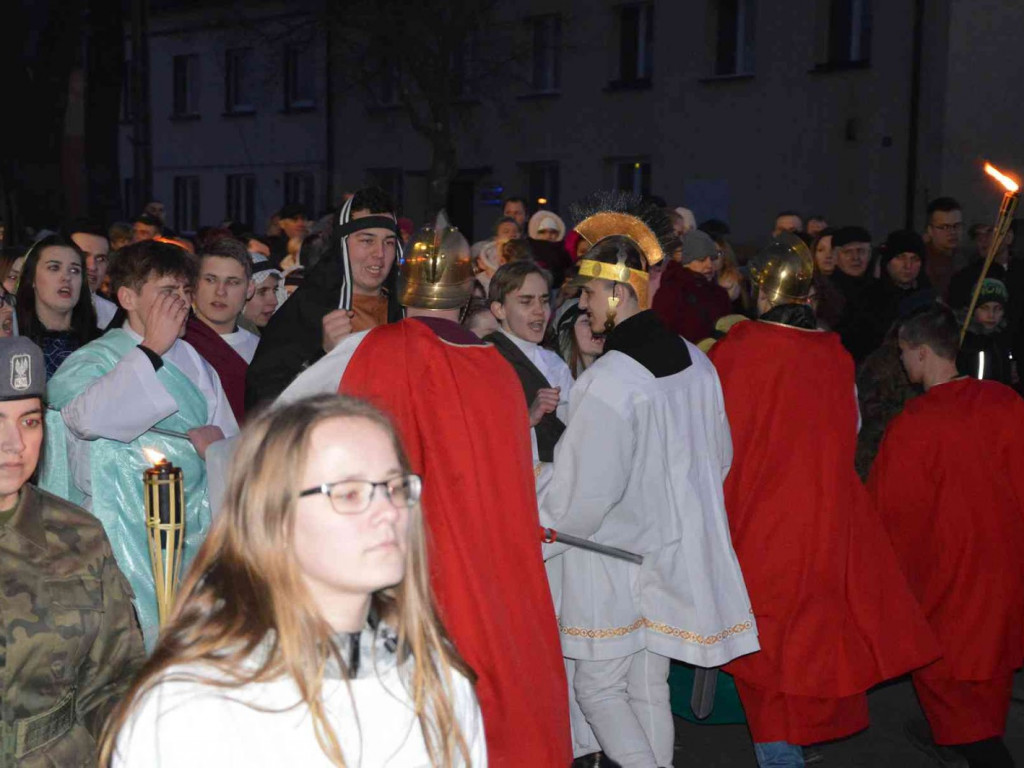 Kujawskie Misterium Męki Pańskiej: Biczowanie Jezusa Chrystusa i Droga Krzyżowa [FOTO] - MojaKruszwica.pl
