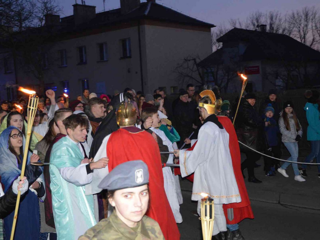 Kujawskie Misterium Męki Pańskiej: Biczowanie Jezusa Chrystusa i Droga Krzyżowa [FOTO] - MojaKruszwica.pl