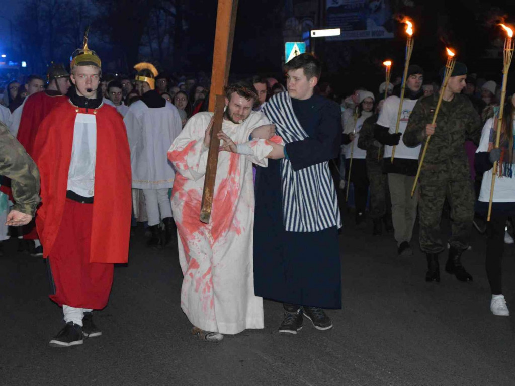 Kujawskie Misterium Męki Pańskiej: Biczowanie Jezusa Chrystusa i Droga Krzyżowa [FOTO] - MojaKruszwica.pl