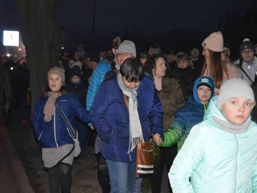 Kujawskie Misterium Męki Pańskiej: Biczowanie Jezusa Chrystusa i Droga Krzyżowa [FOTO] - MojaKruszwica.pl